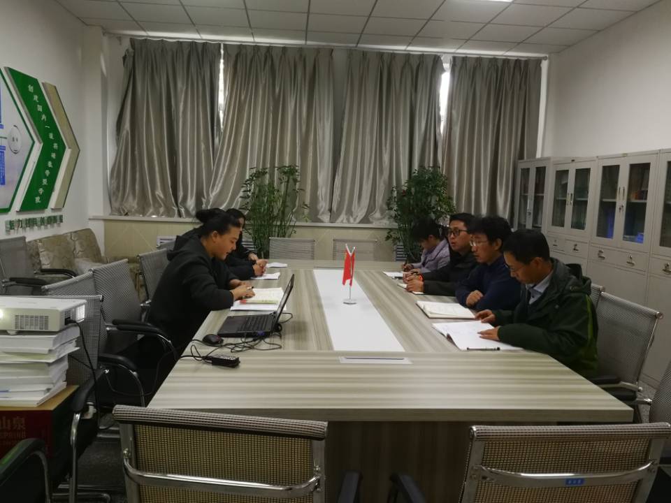 公司教师党支部组织学习现场